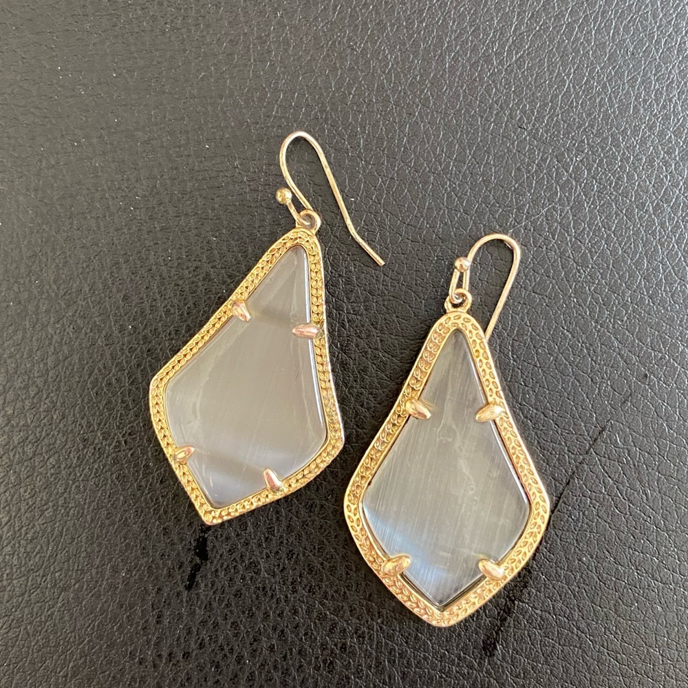 Pearl ish Kendra Scott earrings